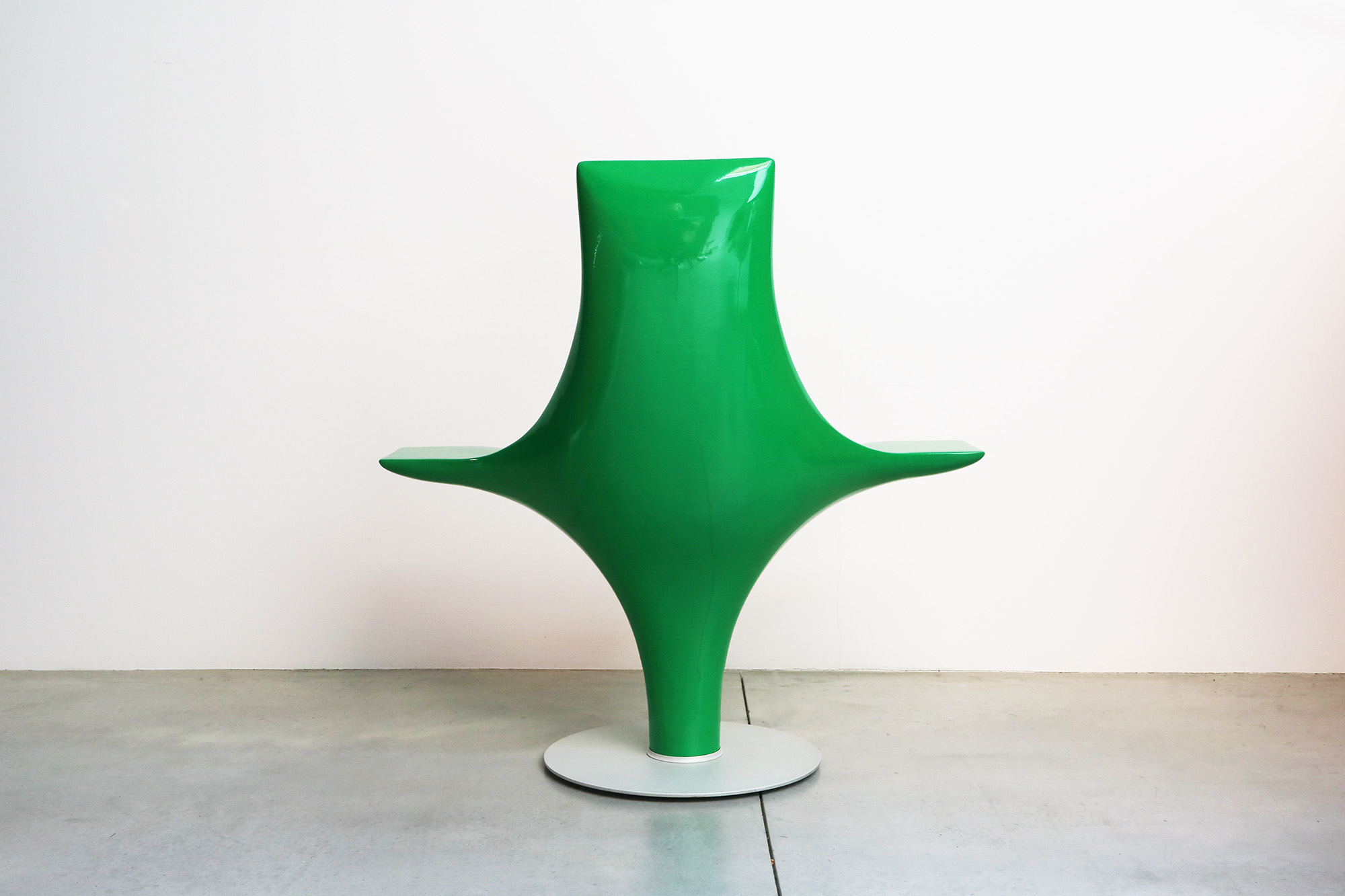 statuette chair lloyd schwan cappellini