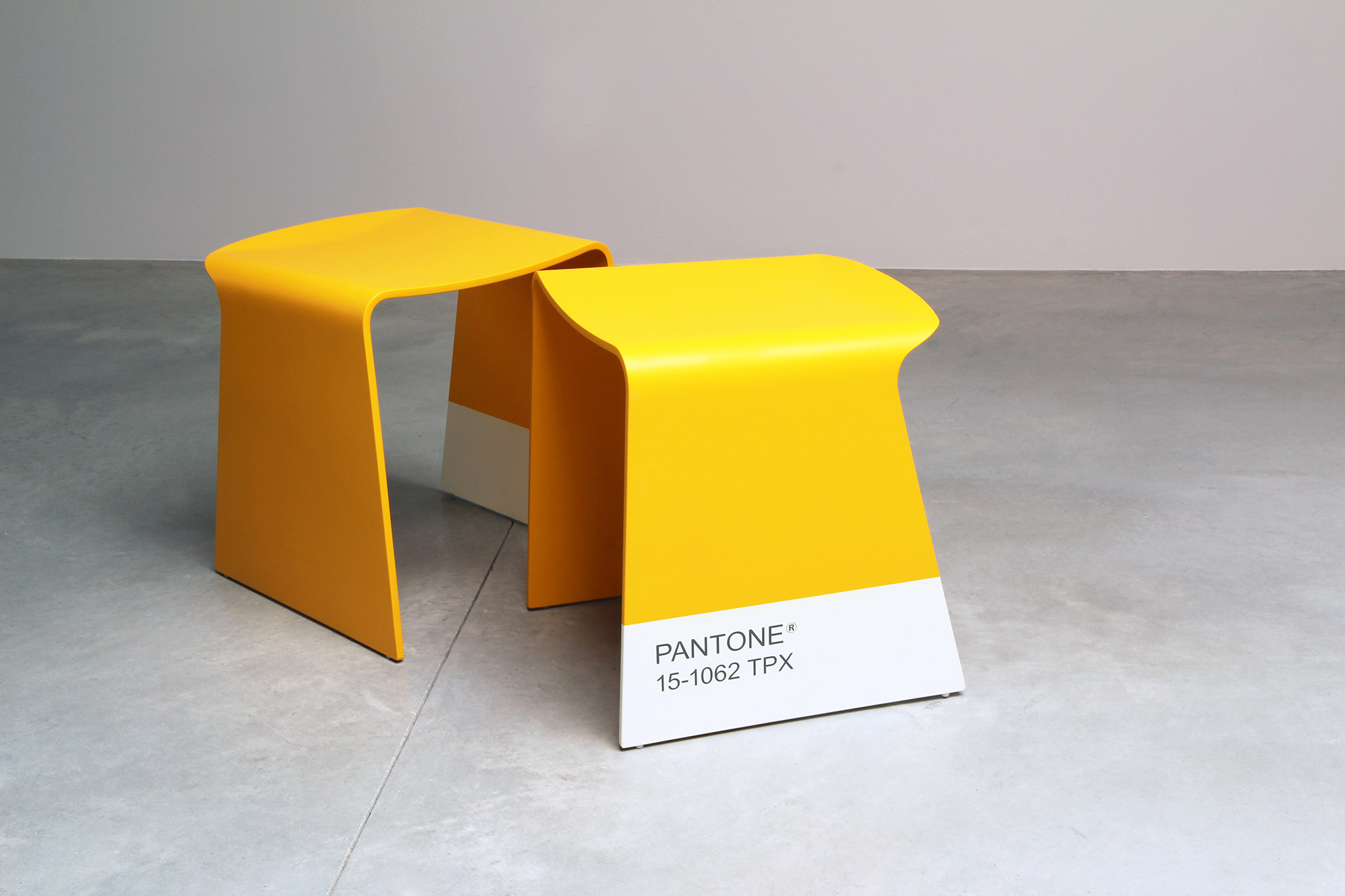 fly stool barber osgerby isokon plus pantone